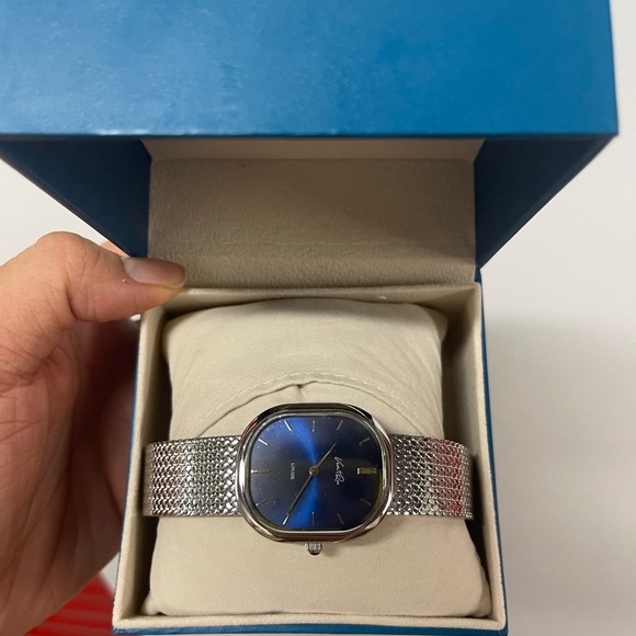 Louise-Silver/Blue (unisex) Watch - Picture 4 of 7